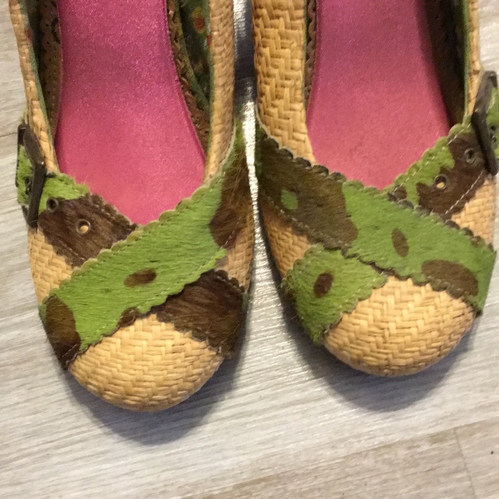 Green, Brown, & Beige Heels - Picture 5 of 5